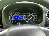 運転に必要な情報を分かりやすく表示するメーターです。視認性が高く、運転状況を一目で把握できます。走行距離や速度も確認しやすい設計となっています。