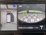 アラウンドビューモニター。前後左右の4つのカメラで車を上から見たような映像をナビ画面に映すので人や物を確認できとても安全です。