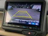 ■バックカメラ■ガイドラインが表示されるので、バック駐車が苦手な方でも安心です!ギアをリバースに入れれば自動的に切り換わりますので、面倒な操作も不要です♪狭い駐車場もお車を傷つけず安心ですね!