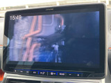 鮮やかなディスプレイが、車内でのエンターテイメントをさらに楽しませてくれます。快適なドライブのお供に最適です。