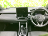 シンプルで機能的なデザインが特徴の運転席。集中して運転に臨める空間を提供します。
