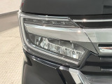LEDヘッドライトは、点灯の瞬間から最大光量を発揮し、突然暗くなるトンネルなどでの安定感を高めます。