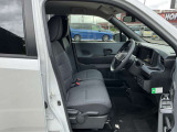 運転席・助手席です