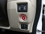【両側電動スライド】スライドドアは両側電動スライドドアになっております。運転席からの開閉も出来、リモコンキーでも離れたところから開閉出来ますので大変便利な装備です。