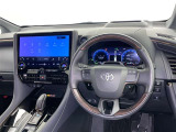 運転席まわりです。 各操作スイッチは使いやすい位置に配置されてます。