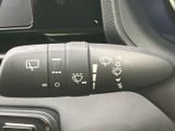雨天時でもクリアな視界を確保できるワイパーレバー。操作も簡単で、安全な運転をサポートします。