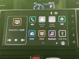 多彩な機能を備えたナビゲーションシステム。普段の移動をより快適に、そして安全にサポートします。音楽も楽しめて、ドライブがさらに充実しますね。