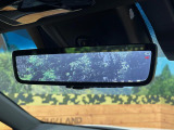 【デジタルインナーミラー】後席の大きな荷物や同乗者で後方が確認しづらい時でも安心!カメラが撮影した車両後方の映像をルームミラー内に表示。クリアな視界で状況の確認が可能です!