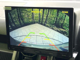 【バックカメラ】駐車時に後方がリアルタイム映像で確認できます。大型商業施設や立体駐車場での駐車時や、夜間のバック時に大活躍!運転スキルに関わらず、今や必須となった装備のひとつです!