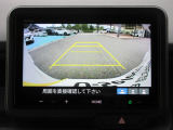 リバースギア連動のバックカメラが付いています。画面に鮮やかに写りますので夜間や雨の日も安心してバックできますね。人気装備の一つです。