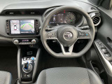 統一感のある広々とした運転席回り