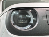 LEDヘッドライトは、点灯の瞬間から最大光量を発揮し、突然暗くなるトンネルなどでの安定感を高めます。