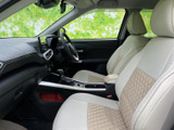 運転しやすい配置の操作系と、見やすいメーター類。快適な運転環境をサポートします。快適なドライブを楽しめます。