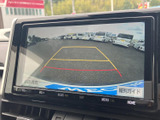 後方の視界を広げるバックモニターで、狭い道や駐車も安心。安全な運転をサポートする頼もしい装備です。状況をしっかり確認できます。