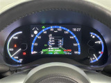 【メーターまわり】ドライバーから見やすい位置にあって安全運転に寄与します。マルチインフォメーションディスプレイでは、クルマに関する情報の確認はもちろん、各種安全機能・装備のON/OFFも設定可能。