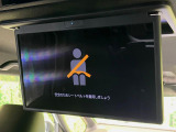 【フリップダウンモニター】大画面モニターで後席でもエンタメをお楽しみいただけます。小さなお子様にも大人気の装備です♪