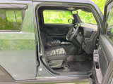 広々とした室内空間は、運転席もゆったりとくつろげます。シートの座り心地も良く、長距離運転も疲れにくいのが魅力です。