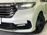 【LEDヘッドライト】悪天候や夜間走行時も良好な視界を確保し安心して運転できる高輝度LEDヘッドライトを装備!点灯速度が早く、消費電力も抑えられています。