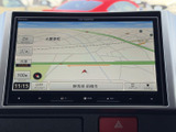 見やすい地図画面で、スムーズなナビゲーションを実現。細かな道路情報も表示され、初めての場所でも安心してお出かけいただけます。