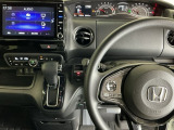 ホンダ純正メモリーナビ搭載なので、遠方へのドライブもお任せ下さい!ステアリング左手側にオーディオ関連のコントロールスイッチを配置しています。操作時は視線を逸らすことなく運転に集中できます