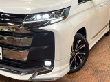 【3眼LEDヘッドライト】悪天候や夜間走行時も良好な視界を確保し安心して運転できる高輝度LEDヘッドライトを装備!点灯速度が早く、消費電力も抑えられています。