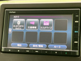Bluetooth接続でワイヤレス音楽再生も可能。スマートフォンとの連携で、より快適なドライブをサポートします。情報表示も分かりやすい設計です。