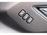 運転席のポジションを2つ、記憶させることができます。ボタンを押すと設定したポジションに電動で移動します。