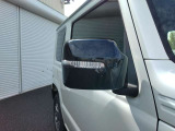 運転席ドアミラー周辺の写真です。