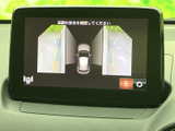 後方の視界を広げ、安全な駐車をサポート。狭い場所でも臆することなく、スムーズに駐車できます。