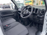 【運転席】座り心地が良いシートなので長時間の運転でも快適にお過ごしいただけます。新品のフロアマットのご注文も可能です。掲載箇所以外にご希望の写真がございましたらお気軽にお問い合わせ下さい。