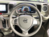 【純正革巻きステアリング】上質な革を使用することで、手にしっかり馴染みとても運転しやすいハンドルです♪