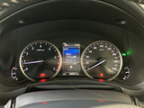 視認性の高いメーター類が、運転に必要な情報を的確に伝えます。落ち着いたデザインが、上質な空間を演出します。