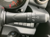 操作しやすい位置に配置されたウインカーレバー。確実な操作感で、安全な車線変更をサポートします。使いやすさに配慮。