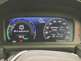 視認性の高いメーターパネルにより、運転に必要な情報を一目で確認でき、運転への集中を妨さず安全運転をサポートします。洗練されたデザインも魅力です。