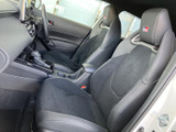 ドライバーズシートは、包み込まれるような座り心地。長時間の運転でも疲れにくい、快適な空間です。