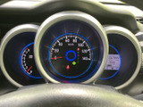 視認性の高いメーターで、運転に必要な情報をしっかり確認できます。シンプルで分かりやすいデザインが、運転に集中できます。安全運転をサポートします。