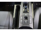 燃費優先のECO、走りと燃費のバランスに優れたNORMAL、俊敏でパワフルなPOWER。気分や走行状況に合わせて走りを選べます。夜間など、静かに走行したい時にはモーターで動くEVへ切替えも出来ます。
