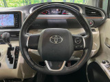 【純正革巻きステアリング】上質な革を使用することで、手にしっかり馴染みとても運転しやすいハンドルです♪