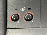【シートヒーター】寒い日に重宝するシートヒーター!エアコンより早く温まってくれるので寒がりの人も安心ですね♪エアコンの温風は乾燥するから苦手、という方にもをおすすめです。