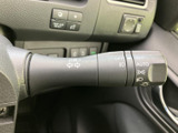 操作しやすいウインカーレバーで、安全な車線変更をサポートします。直感的に操作でき、運転に集中できます。