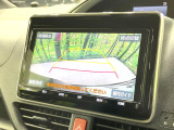 【バックカメラ】駐車時に後方がリアルタイム映像で確認できます。大型商業施設や立体駐車場での駐車時や、夜間のバック時に大活躍!運転スキルに関わらず、今や必須となった装備のひとつです!