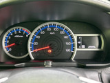 視認性の高いメーター類で、運転状況を正確に把握できます。必要な情報を分かりやすく表示し、安全運転をサポートします。
