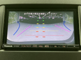 後方確認モニターで安全運転をサポート。駐車時の狭い場所でも、周囲状況をしっかり把握し、安心して操作できます。視認性の高い表示で、より正確な状況判断をサポートします。
