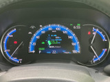 視認性の高いメータークラスター。運転に必要な情報を分かりやすく表示し、安全運転をサポートします。