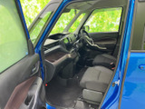 運転しやすいように設計されたコックピット。操作系は直感的に分かりやすく、スムーズなドライビングをサポートします。快適な運転環境を提供します。