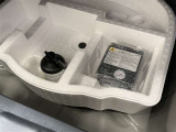 【パンク修理キット】スペアタイヤの代わりにパンク修理キットが備え付けられております