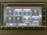 CD、ラジオ、USB、Bluetoothなど多彩なソースに対応。お好みの音楽で快適なドライブを演出します。使いやすさも考慮された操作性です。