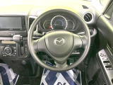 インテリアに合わせたデザインのステアリングは、運転される方のことも考え、運転しやすい形状、大きさです。是非一度、実際に触ってお確かめください。