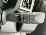 操作しやすい位置に配置されたレバーで、スムーズなウインカー操作が可能です。安全運転をサポートします。