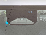 【ホンダセンシング】走行中に前方の車両等を認識し、衝突しそうな時は警報とブレーキで衝突回避と被害軽減をアシスト。より安全にドライブをお楽しみいただけます。